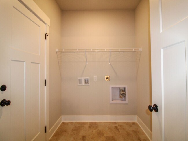 Building Photo - LIKE NEW Home in Natures Cove West in Athe...