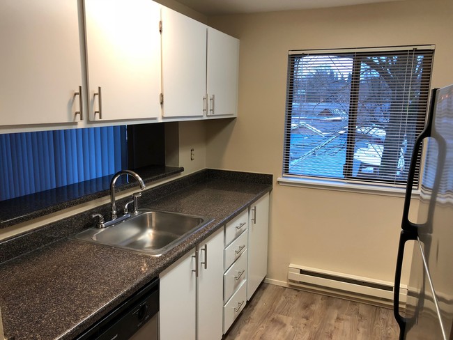 Kitchen - Cedar Park Apartments