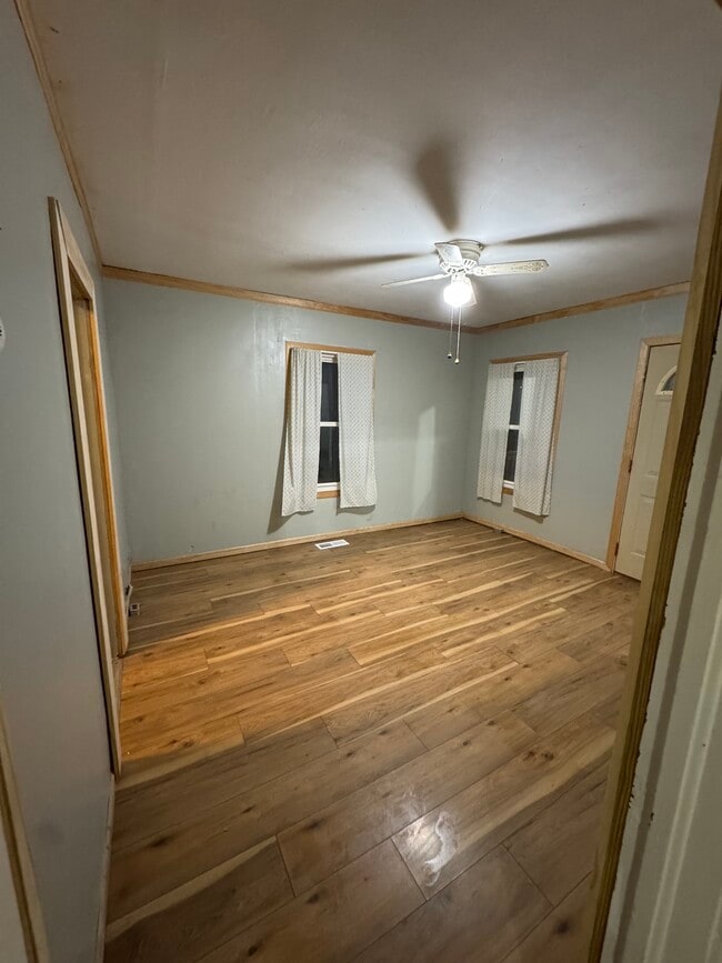 Building Photo - 117 E Hibbing Ave