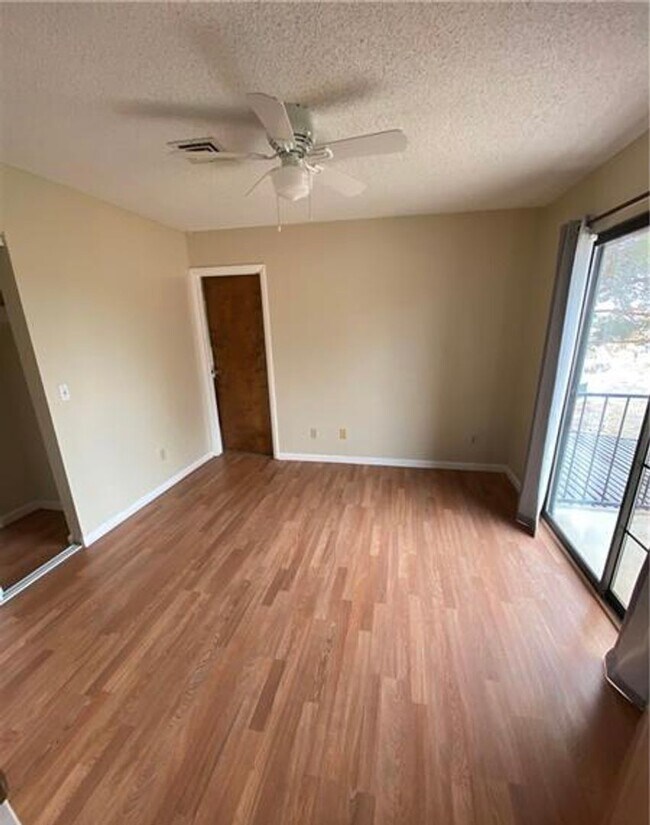 Building Photo - Calvada Valley U7 - Bourbon St, Unit G-2