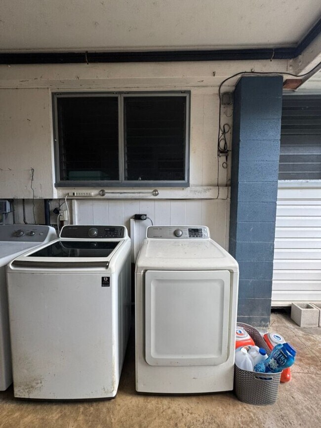 Building Photo - Bright & Spacious 3-Bedroom Home in Peacef...