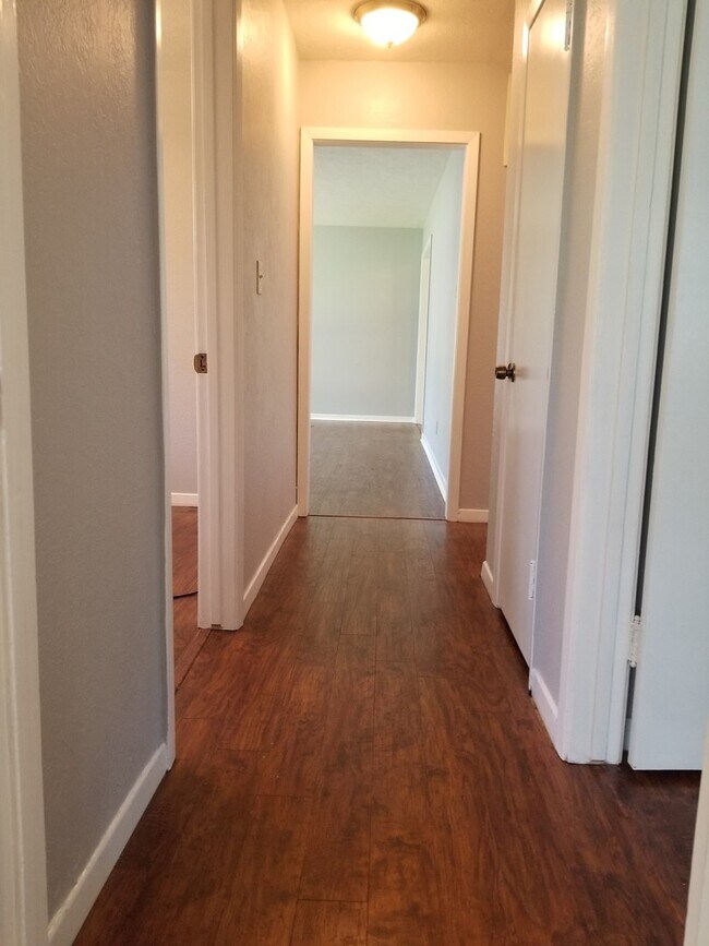Building Photo - Beautifully redone 3 bedroom home in Grandview