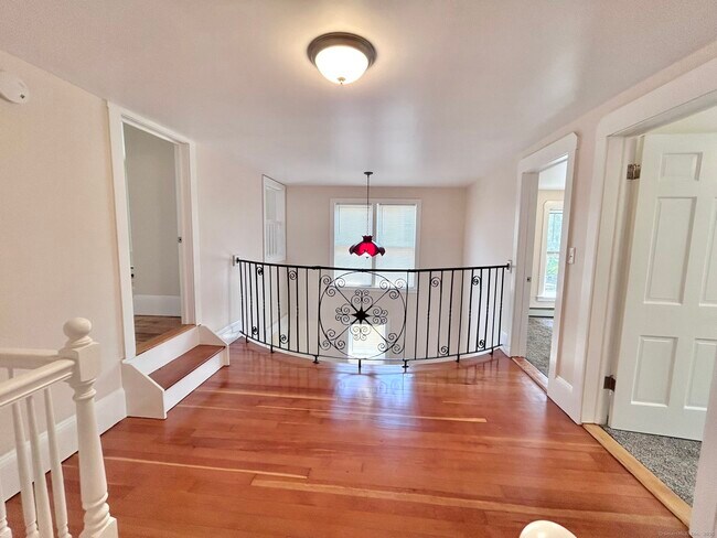 Building Photo - 32 Starr St