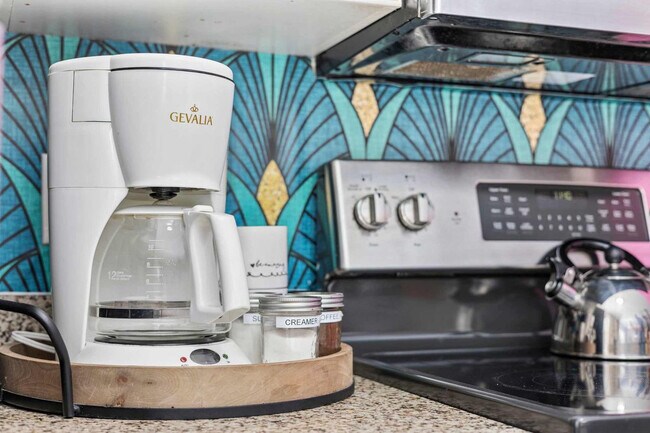 Building Photo - 414 28th Ave N