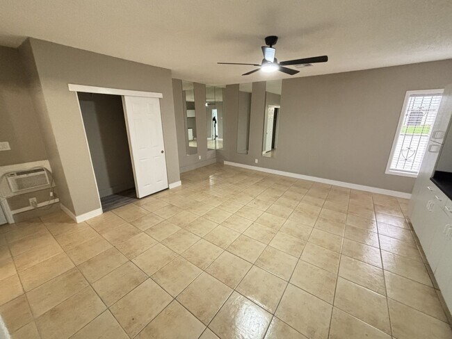 Building Photo - Newly Renovated 3bed/3Bath W/ private studio located in E. Las Vegas