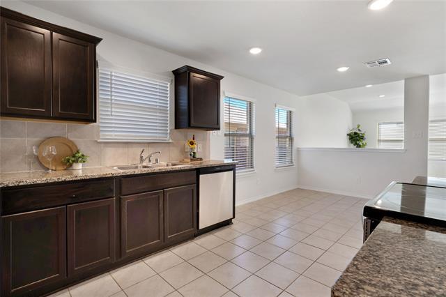 Building Photo - 914 Decker Dr