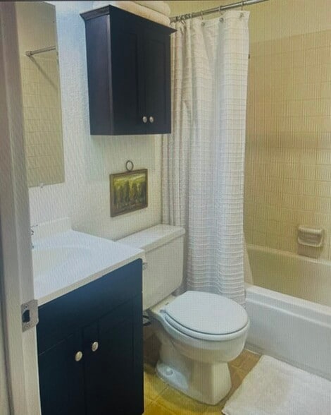 Private Bathroom - 9 Moraine Ct