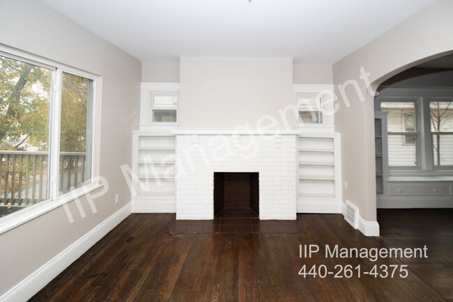 Building Photo - Welcome to this beautifully updated upper ...