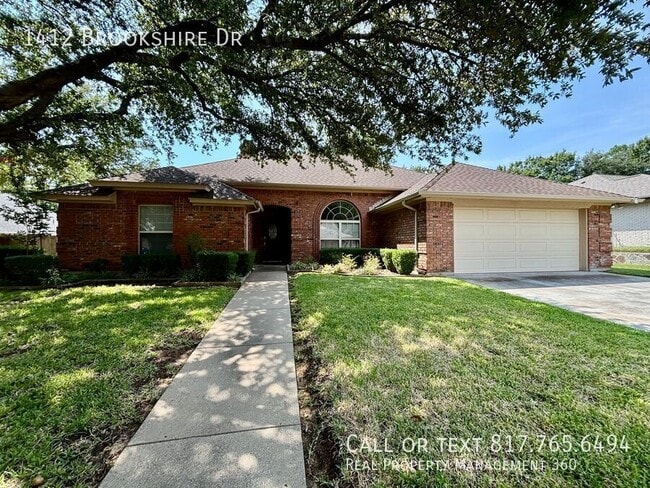 Building Photo - 1412 Brookshire Dr