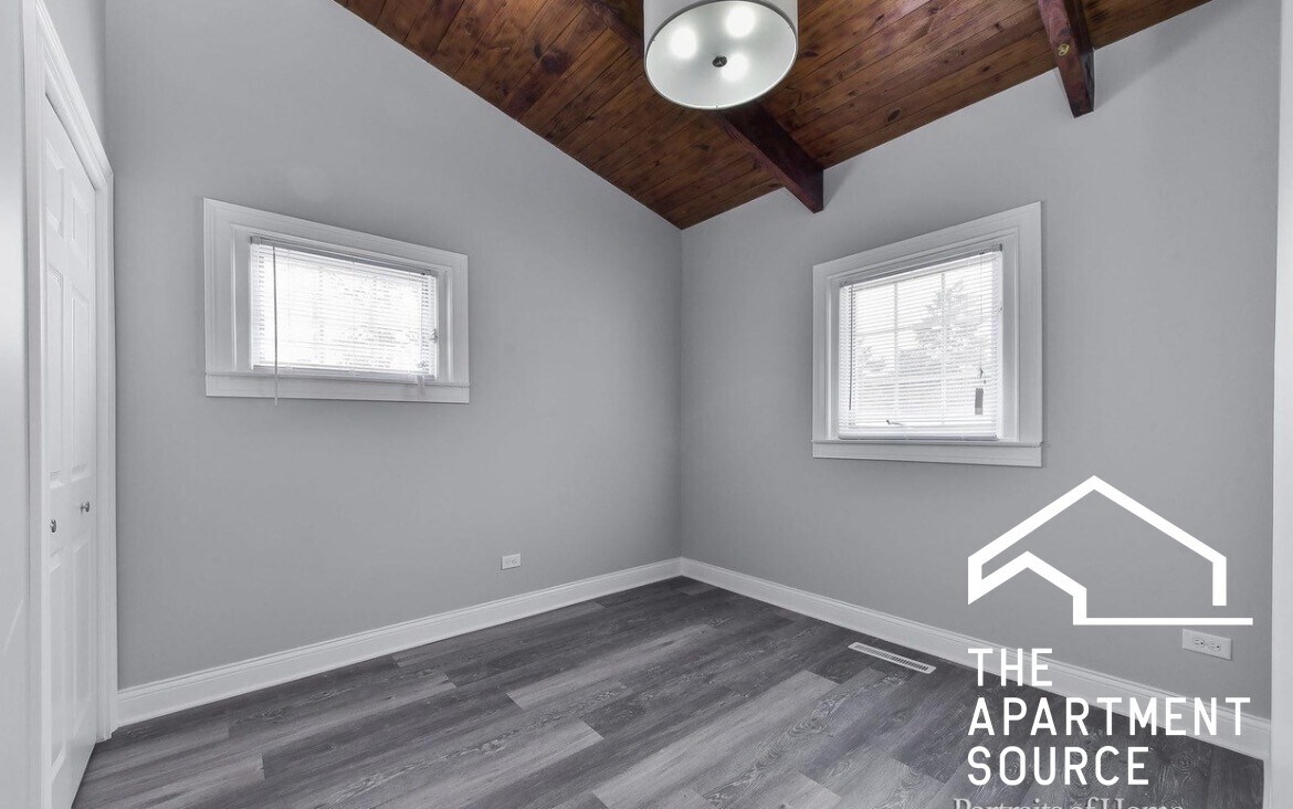 Building Photo - 702 Hammerschmidt Ave