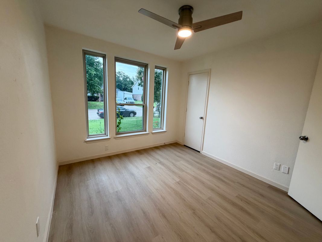 Building Photo - 3308 Meadowview Dr