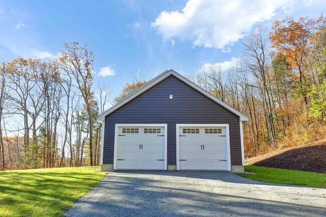 Building Photo - 231 Putnam Hill Rd