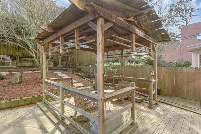 Building Photo - 175 Vasquez Ave