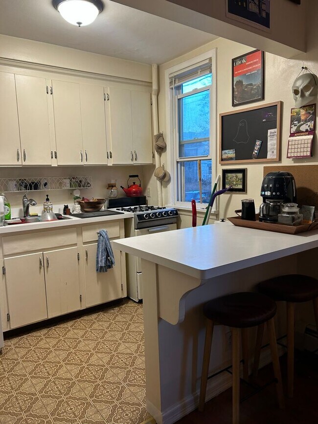 Building Photo - 41 Cornell St