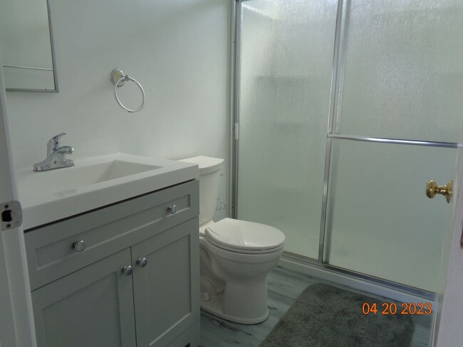 Building Photo - Remodeled Guest House in Quartz Hill All Utilities Included