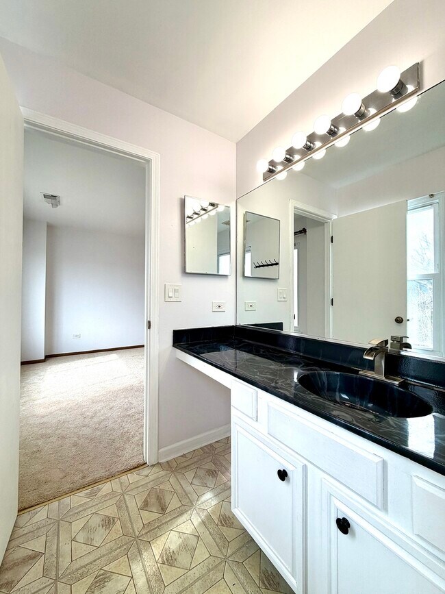 Building Photo - 665 Lakewood Farms Dr