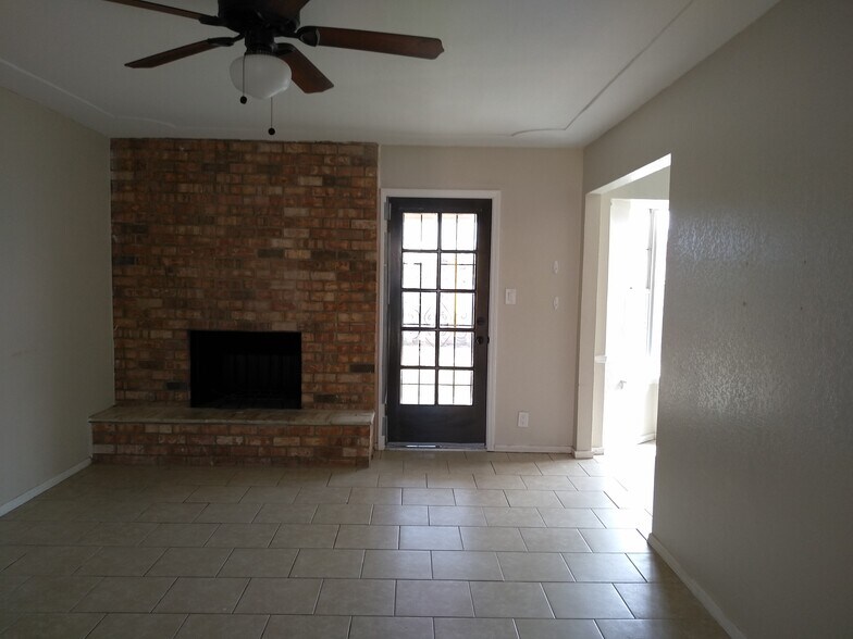 Building Photo - 6917 Alto Rey Ave Apt A