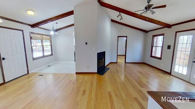 Building Photo - 4711 Highview Pl