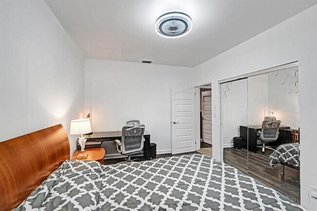 Building Photo - 2000 Jackson St