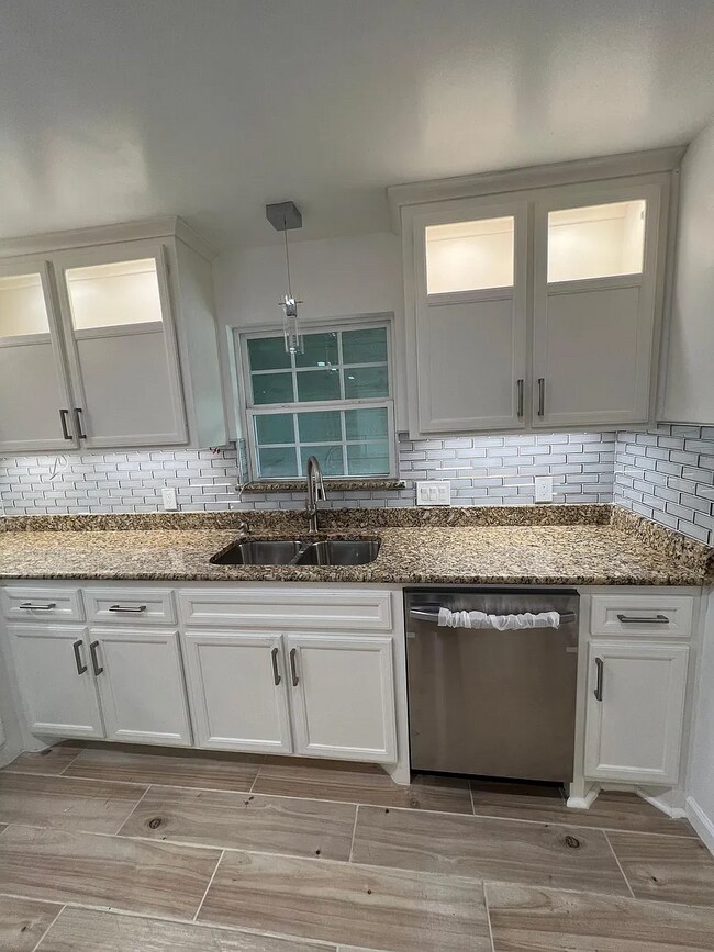 Building Photo - 7214 Corsicana St