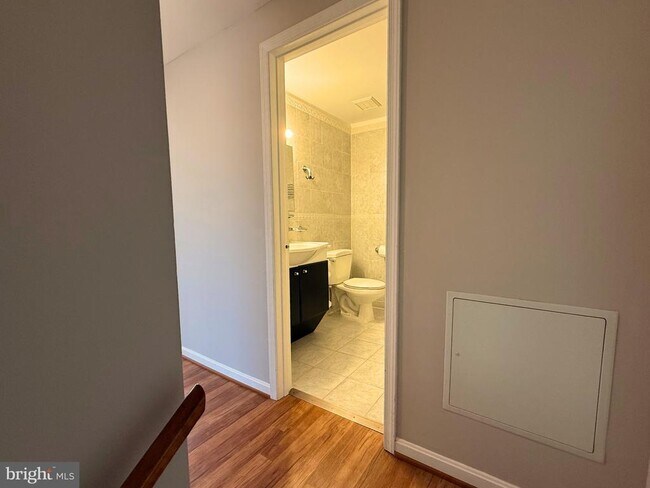 Building Photo - 5 Coliston Rd