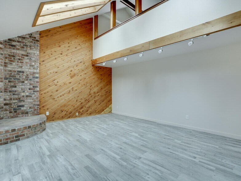 Building Photo - 3902 NE 135th Ave