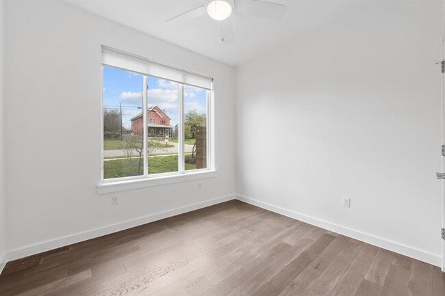 Building Photo - 3600 Clary Wy