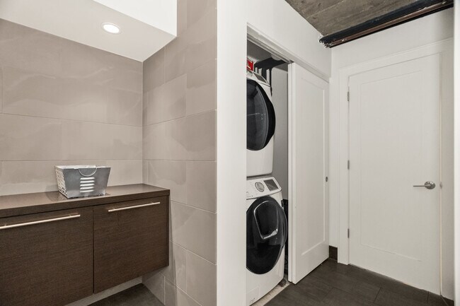 Building Photo - 1830 Ridge Ave