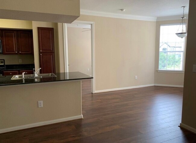 Building Photo - 7575 Kirby Dr