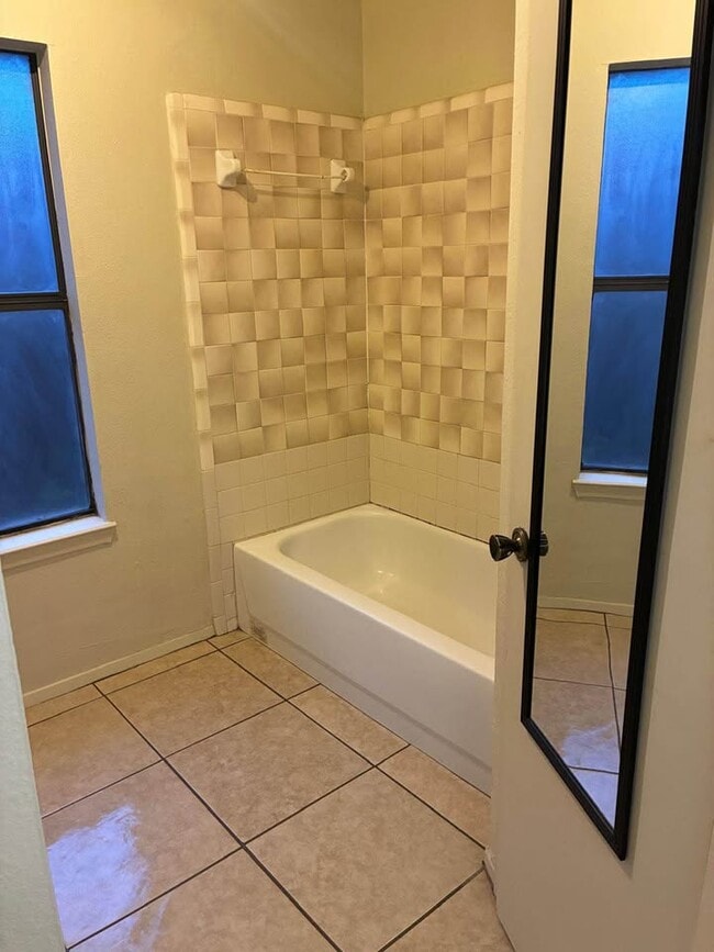 Building Photo - 2029 Mynah Ave