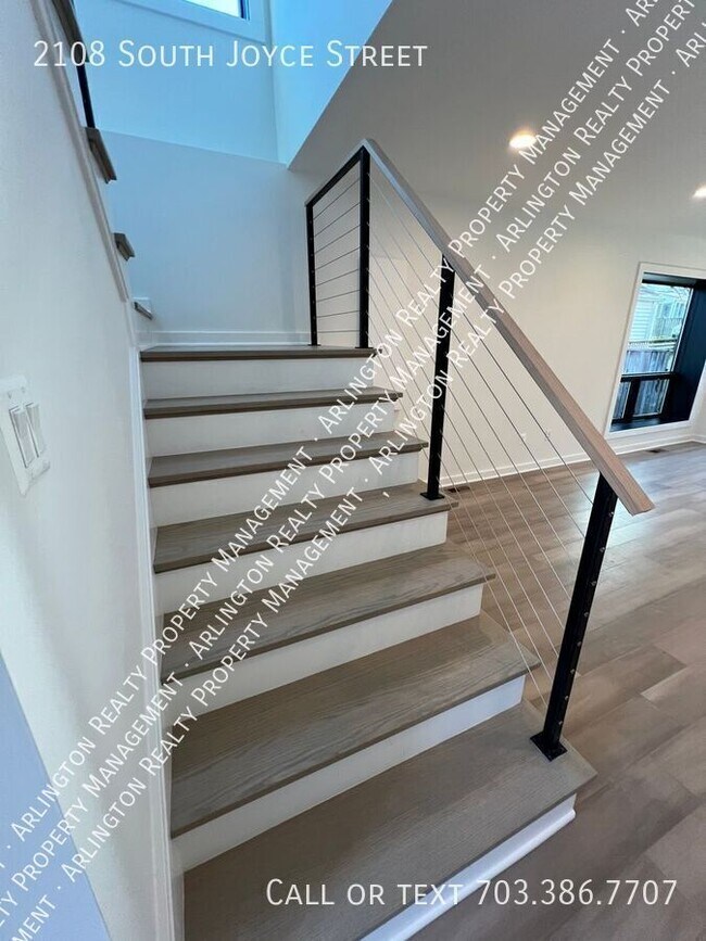 Building Photo - 2108 S Joyce St