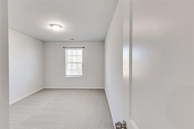 Building Photo - 6601 Avila Way