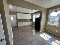 Building Photo - Rare 4BR Upstairs Gem – Light-Filled & Ove...