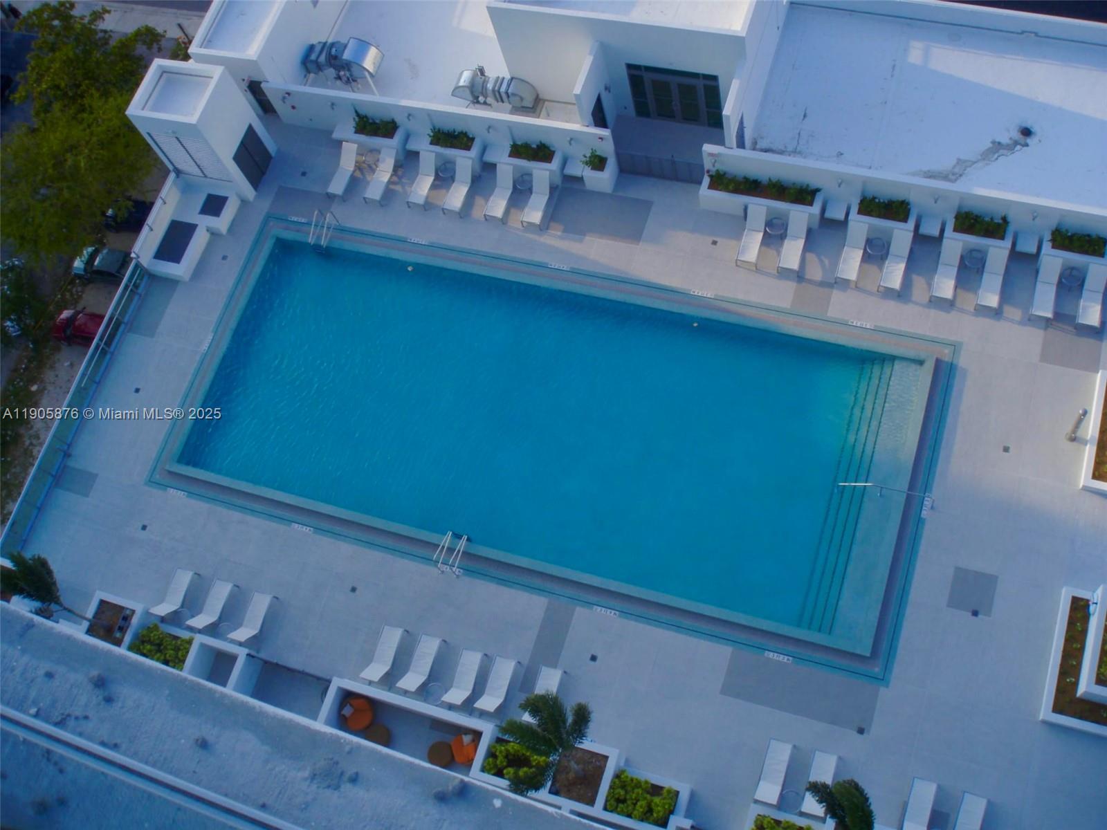 Building Photo - 333 NE 24th St