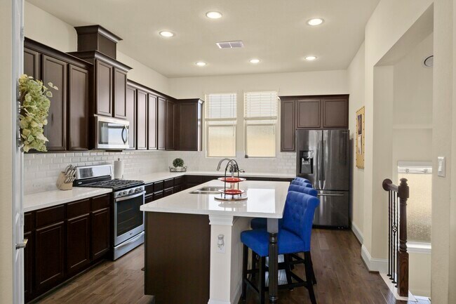 Building Photo - 8406 Oak Leaf Point Dr