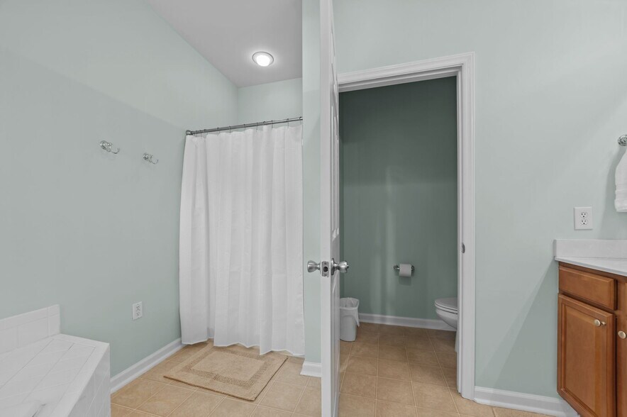 Building Photo - 1121 Turtle Creek Rd