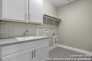 Building Photo - 3041 Bristow Pk