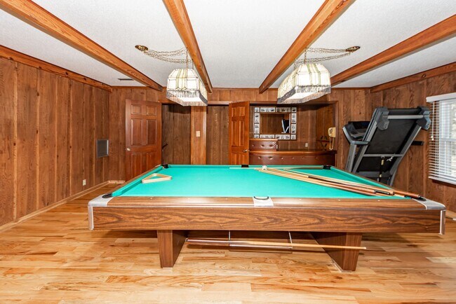 Building Photo - 4 Bedroom 2.5 Bath House in Montclair - We...