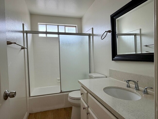 Building Photo - 529