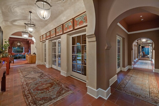 Building Photo - 1650 Ave Sevilla