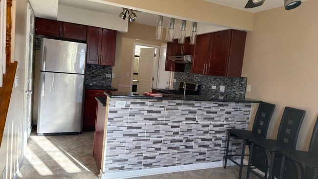 Building Photo - 8114 160th St