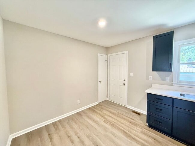 Building Photo - 102 Johnson St