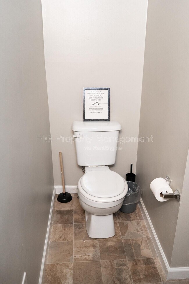 Building Photo - 707 W Race St