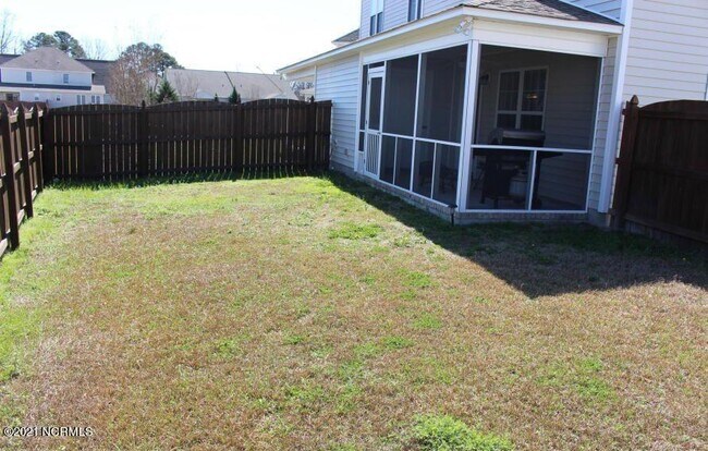 Building Photo - 2325 Dovedale Dr