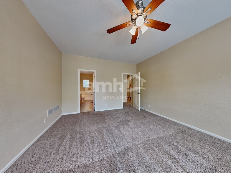 Building Photo - 13938 Ivy St
