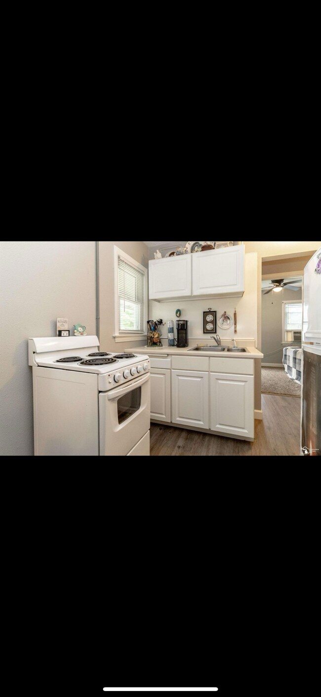 Building Photo - Lagrange St