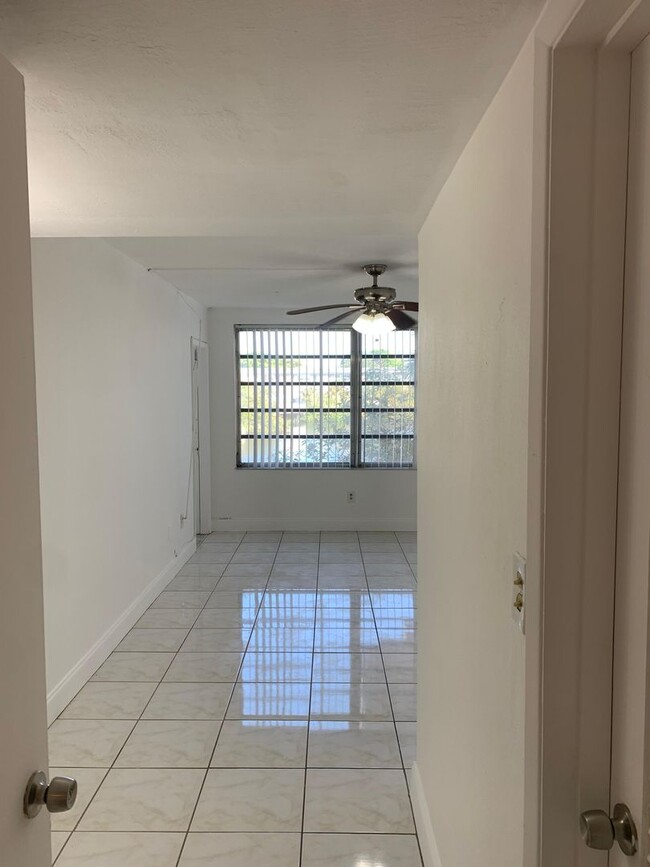 Building Photo - For Rent: Spacious One-Bedroom with Den in...