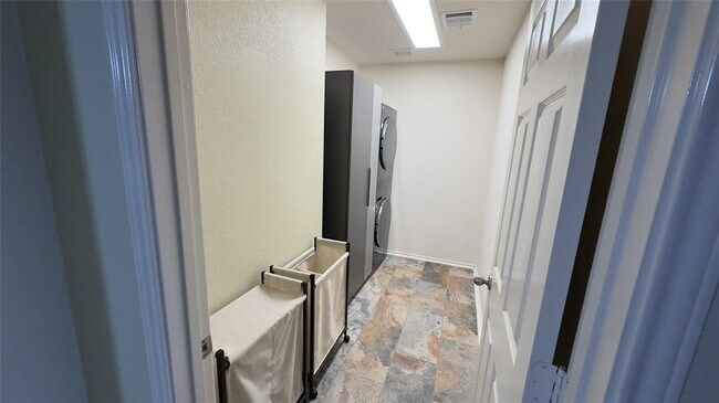 Building Photo - 700 Sweet Leaf Ln