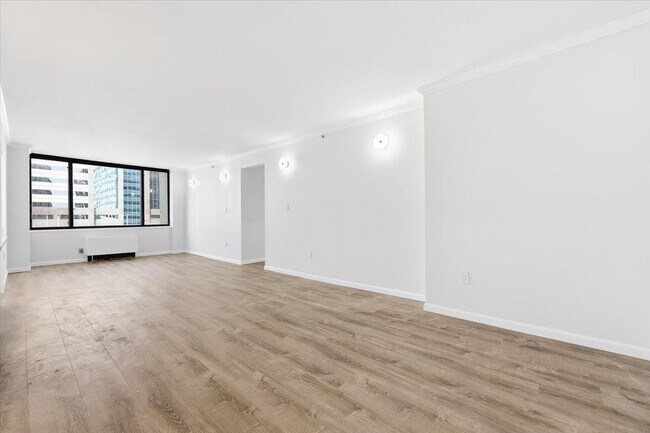 Building Photo - 45 River Dr S