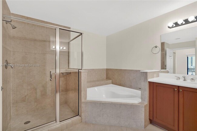 Building Photo - 8390 SW 72nd Ave